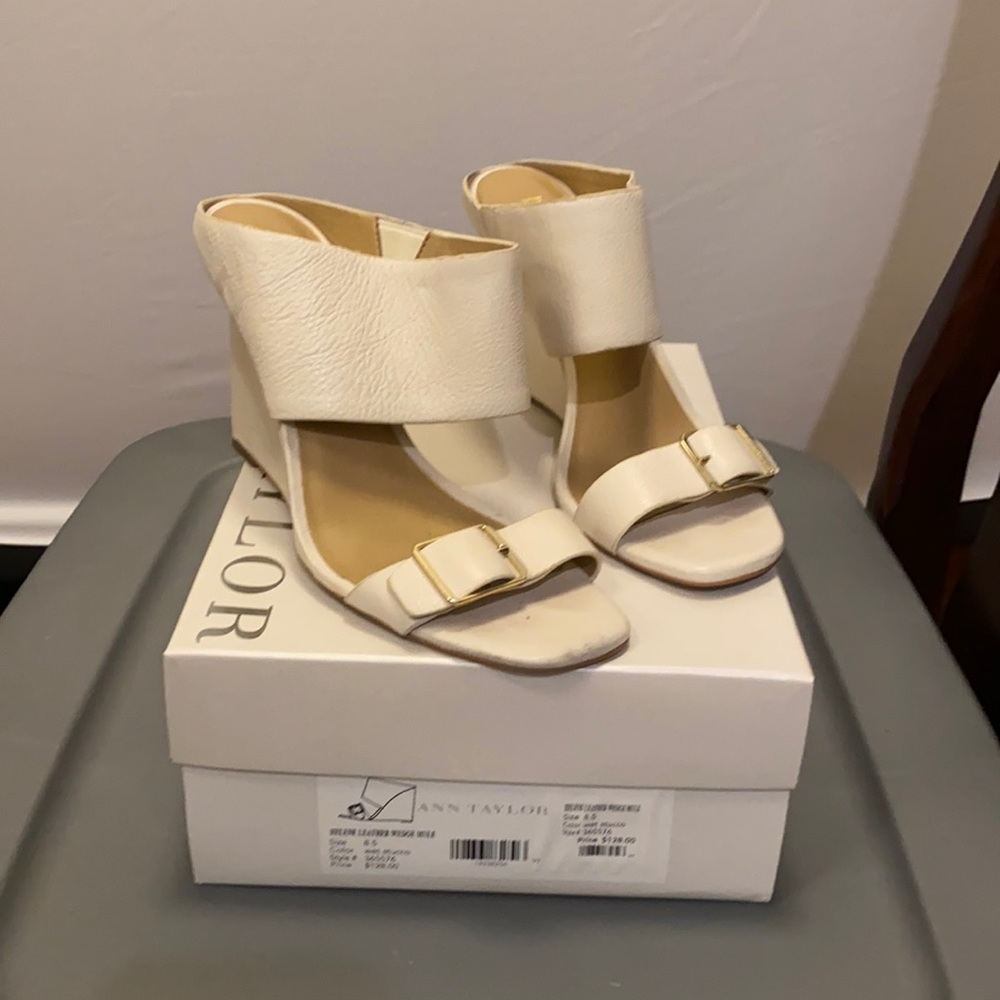 Ann Taylor sandal